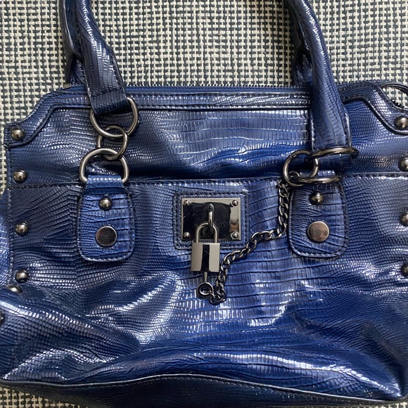 Nine West lock and chain handbag - Picture 2 of 5